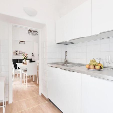 Apartment By The Colosseum - White Chic Flats Rome Exterior photo